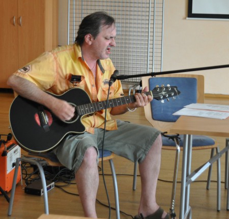 Jihočeský bard "baaba" také zpívá :)